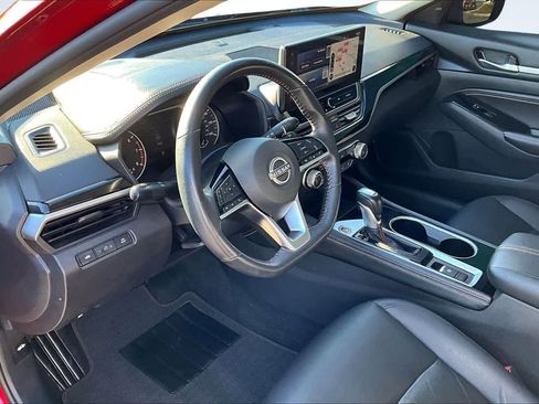 Used 2023 Nissan Altima 2.5 SR w/ SR Premium Package image 2