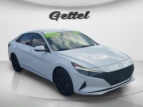 Used 2022 Hyundai Elantra SEL w/ Convenience Package FWD image 3