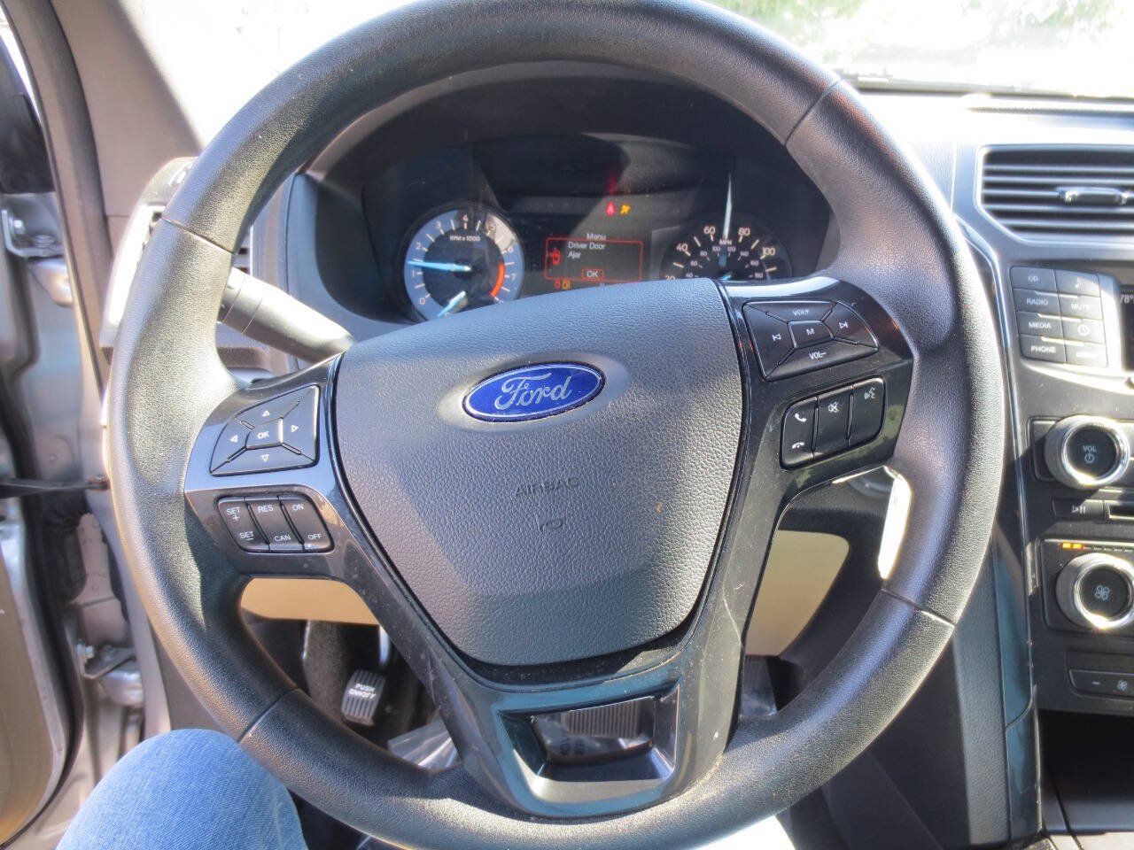 Used 2017 Ford Explorer FWD image 12