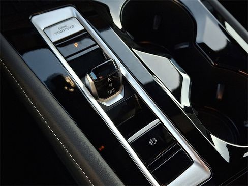 Certified 2025 Volkswagen Atlas Cross Sport SEL Premium R-Line image 15