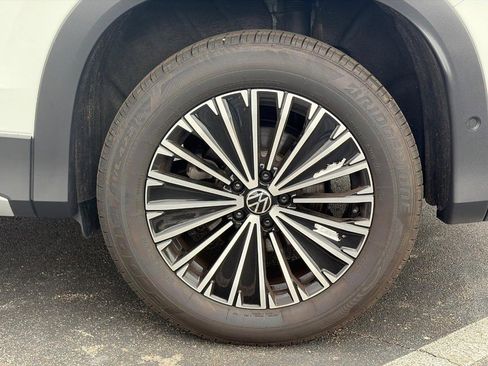Used 2025 Volkswagen Tiguan S w/ 18" Wheel Package FWD image 9