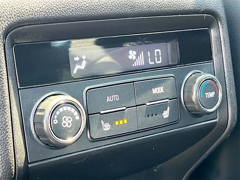 Used 2022 GMC Acadia SLT w/ Preferred Package image 27