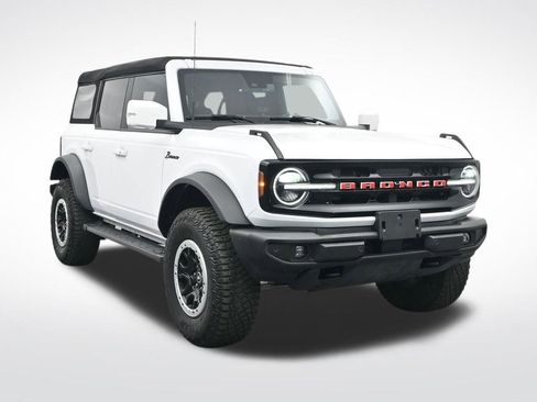 Used 2024 Ford Bronco Outer Banks w/ Sasquatch Package AWD/4WD image 3