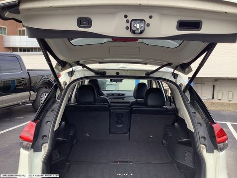 Used 2019 Nissan Rogue SV w/ Sun & Sound Touring Package image 16