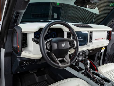 Used 2026 Ford Bronco Heritage Edition AWD/4WD image 16