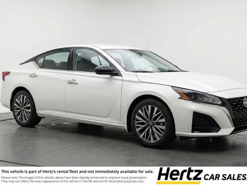 Used 2025 Nissan Altima 2.5 SV image 1