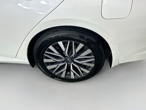 Used 2023 Nissan Altima 2.5 SV FWD image 11