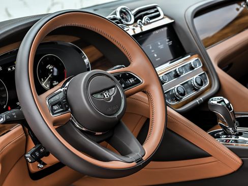 Used 2022 Bentley Bentayga AWD/4WD image 27