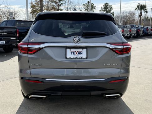 Used 2018 Buick Enclave Essence image 6