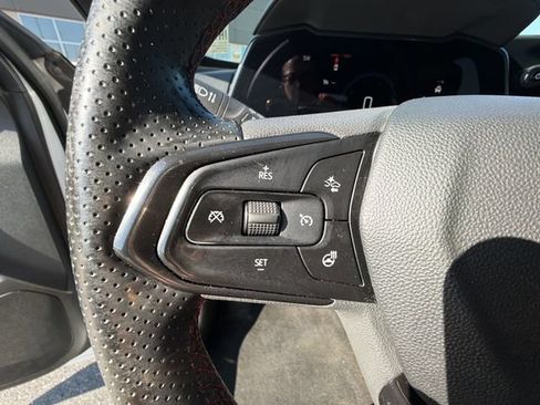 Used 2024 Chevrolet Trax RS FWD image 30
