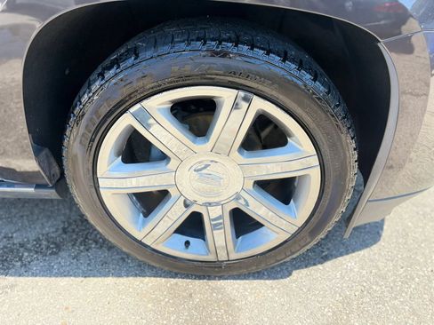 Used 2018 Cadillac Escalade ESV Platinum AWD/4WD image 13
