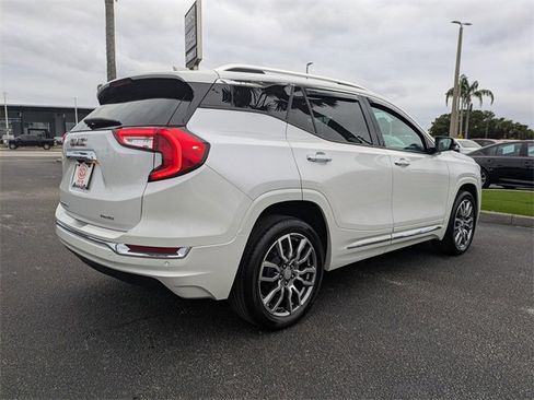 Used 2022 GMC Terrain Denali w/ Denali Premium Package image 4