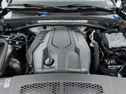 New 2026 Porsche Macan image 32