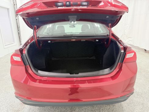 Used 2017 Chevrolet Malibu LT image 10