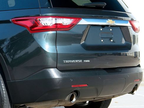 Used 2021 Chevrolet Traverse LT AWD/4WD image 34