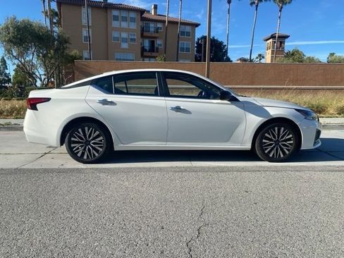 Used 2025 Nissan Altima 2.5 SV image 6