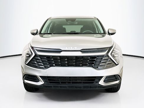 Used 2024 Kia Sportage LX image 2