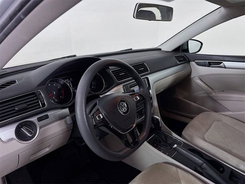 Used 2018 Volkswagen Passat 2.0T S image 9