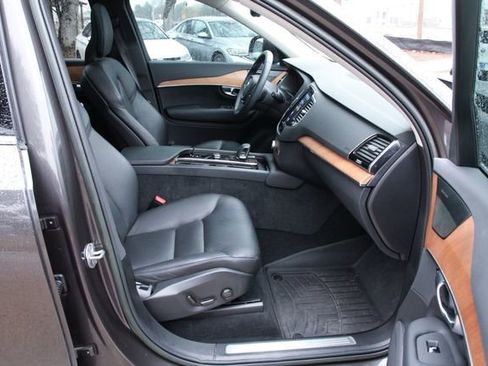 Used 2023 Volvo XC90 B6 Plus image 27