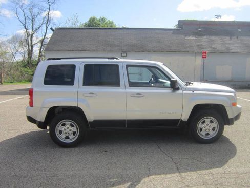 Used 2014 Jeep Patriot Sport AWD/4WD image 3
