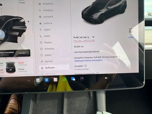 Used 2022 Tesla Model Y Performance image 28