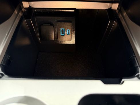 Used 2023 Ford Explorer Limited image 39