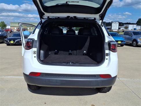 Used 2024 Jeep Compass Latitude image 17