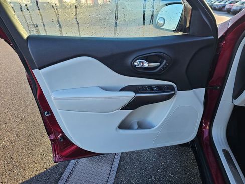 Used 2020 Jeep Cherokee Limited w/ Trailer Tow Group image 16