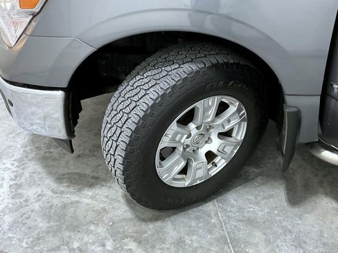 Used 2018 Nissan Titan SV w/ SV Convenience Package image 24