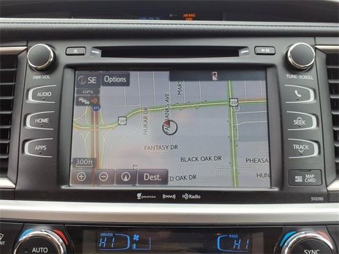 Used 2019 Toyota Highlander SE image 16