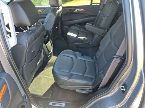 Used 2017 Cadillac Escalade Premium Luxury image 9