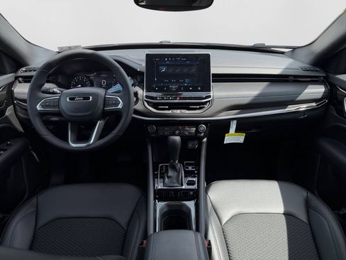 New 2026 Jeep Compass Latitude AWD/4WD image 18
