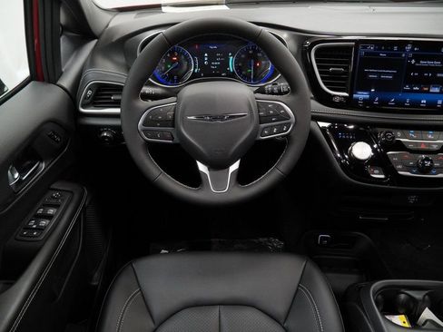 New 2026 Chrysler Pacifica Select image 19