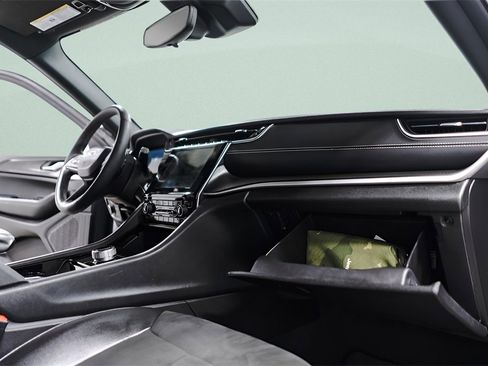 Used 2023 Jeep Grand Cherokee Altitude image 36