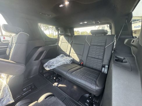 Used 2024 Cadillac Escalade Sport Platinum image 33
