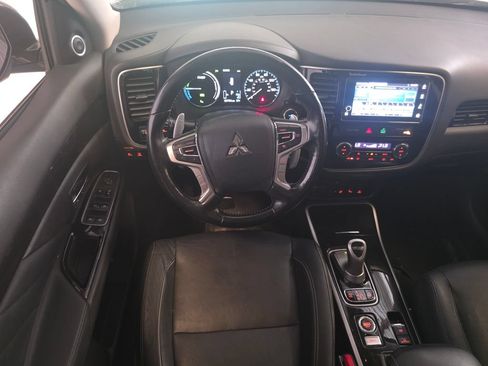 Used 2018 Mitsubishi Outlander 4WD Plug-In Hybrid image 25