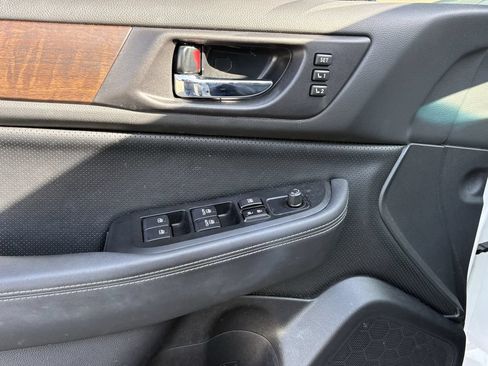 Used 2016 Subaru Outback 2.5i Limited AWD/4WD image 12