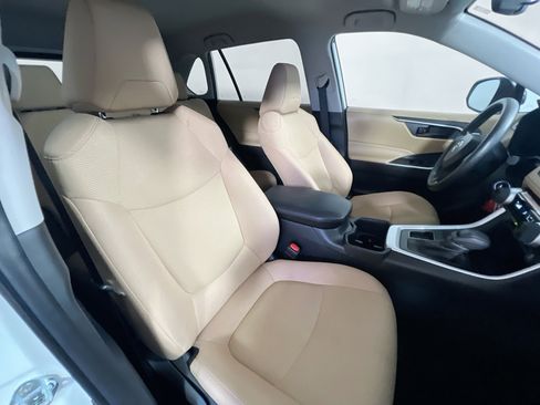 Used 2025 Toyota RAV4 LE FWD image 30