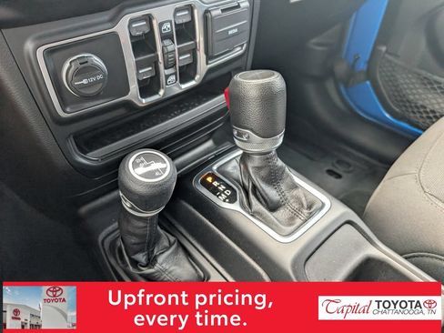 Used 2023 Jeep Gladiator Sport AWD/4WD image 22