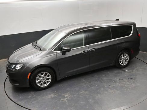 Used 2023 Chrysler Voyager LX image 24