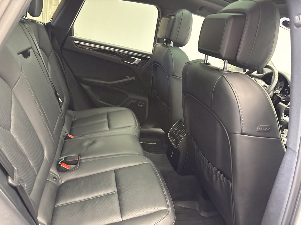 Certified 2023 Porsche Macan S AWD/4WD image 27