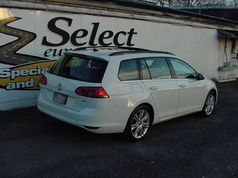 Used 2016 Volkswagen Golf Limited Edition image 2