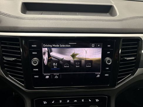 Used 2022 Volkswagen Atlas Cross Sport SEL R-Line image 49