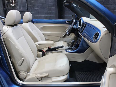 Used 2018 Volkswagen Beetle 2.0T SE w/ SE Premium Package image 43