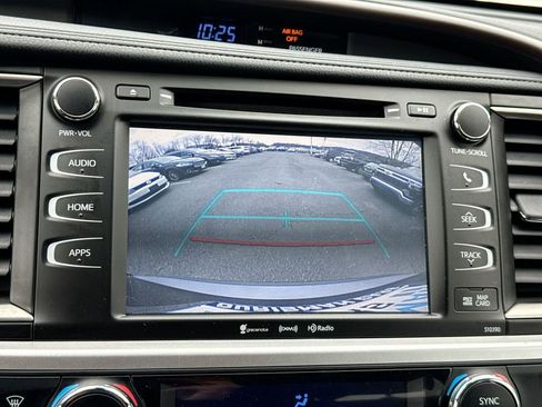 Used 2019 Toyota Highlander XLE w/ Carpet Mat Package (TMS) image 23