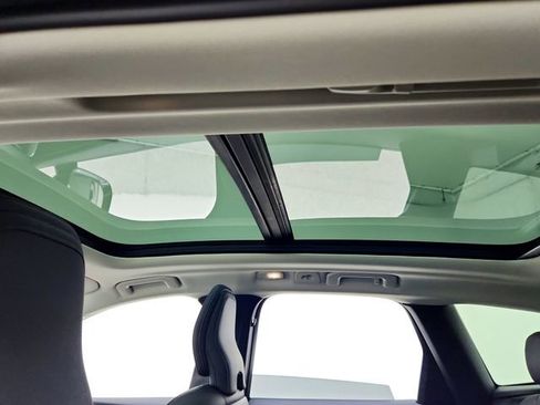 Certified 2025 Volvo XC60 B5 Plus image 22