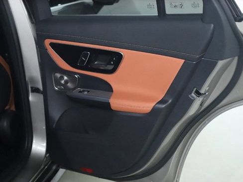Used 2023 Mercedes-Benz GLC 300 4MATIC image 34