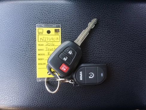 Used 2016 Toyota RAV4 LE AWD/4WD image 27