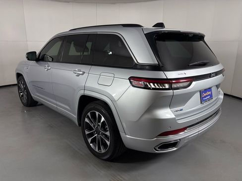 Used 2022 Jeep Grand Cherokee Overland w/ Luxury Tech Group IV image 6