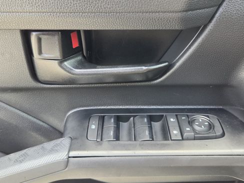 Certified 2025 Toyota Tacoma SR5 AWD/4WD image 13